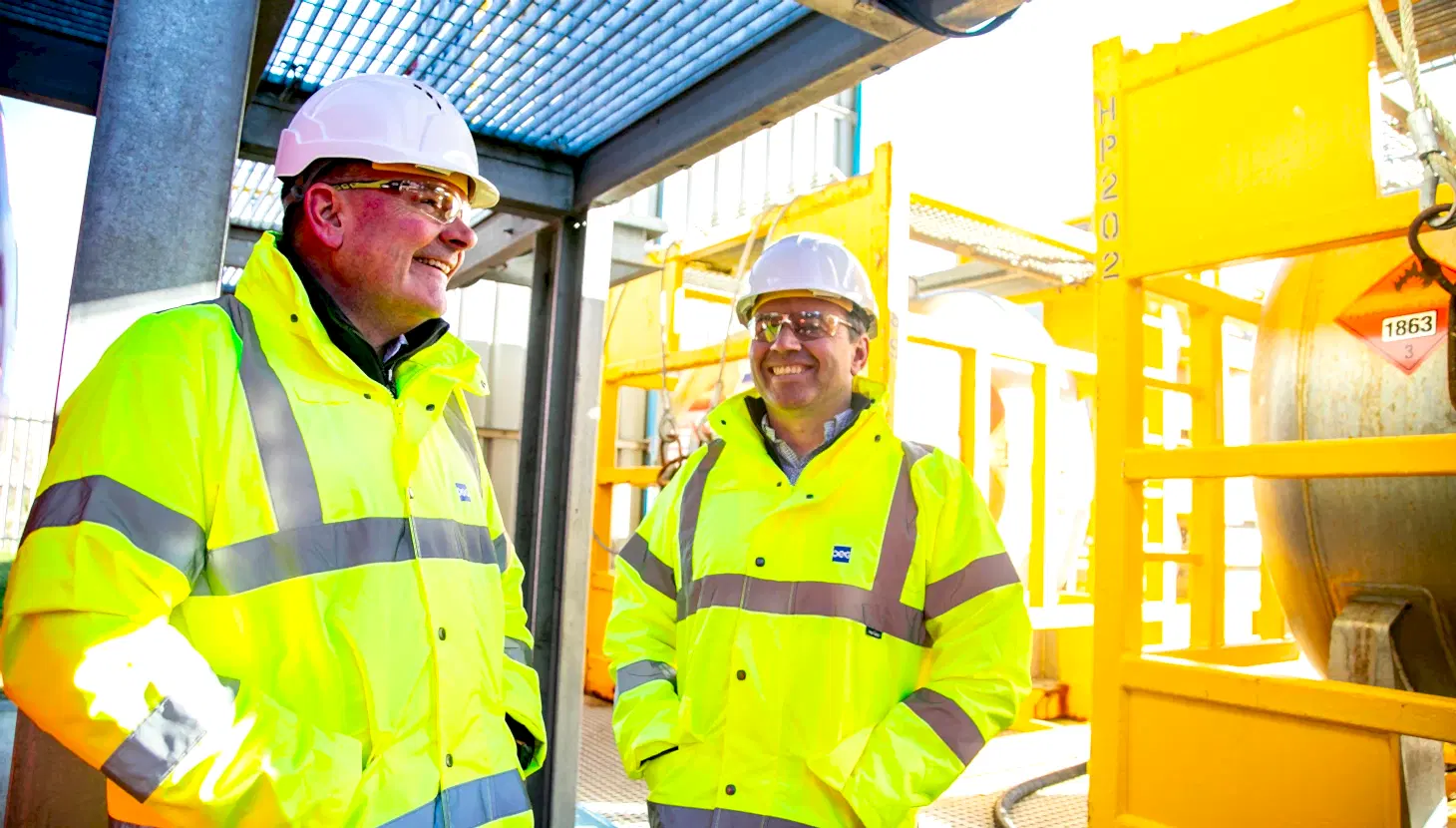 oeg-chemical-tank-workers-talking